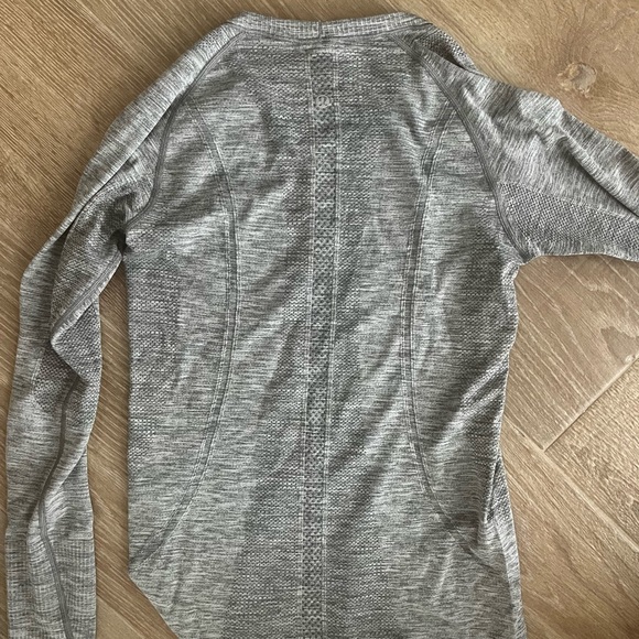 Heather Gray Lululemon Swiftly Tech - Picture 5 of 5